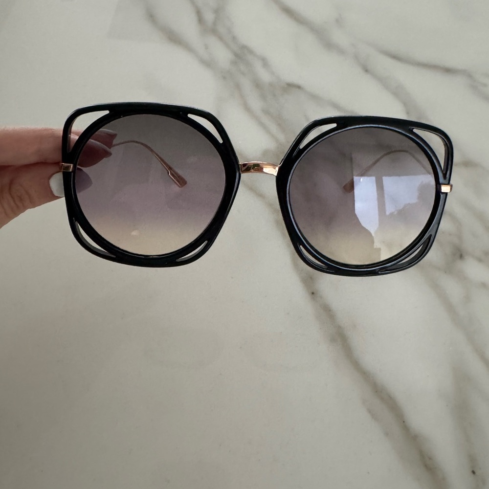 Chic Black Women's Sunglasses